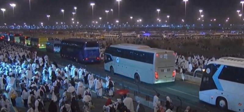 بث مباشر.. نفرة الحجاج من مشعر عرفات إلى مزدلفة