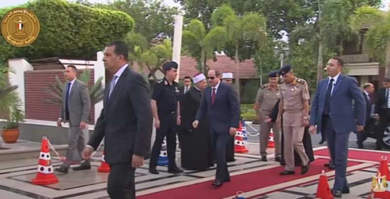 شاهد.. لحظة وصول الرئيس السيسي  لتأدية صلاة عيد الأضحى
