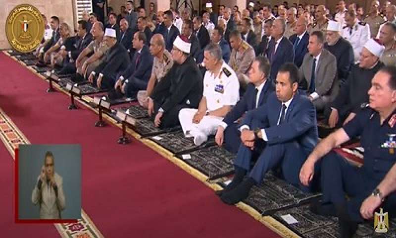 الرئيس السيسي يستمع لخطبة عيد الأضحى