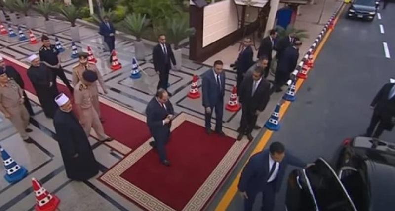 السيسي يغادر مسجد القوات الجوية بعد أداء صلاة عيد الأضحى