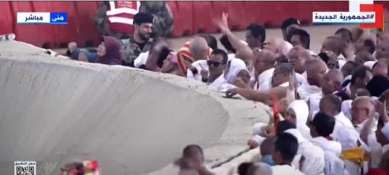 بث مباشر.. حجاج بيت الله الحرام يواصلون أداء المناسك