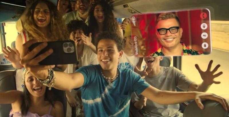 عمرو دياب ونجله عبدالله يظهران في إعلان جديد