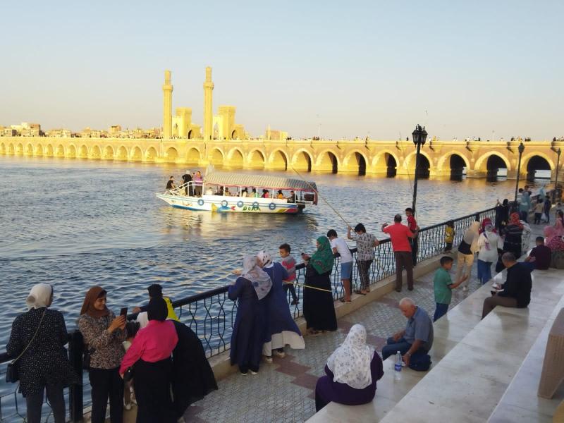 شاهد.. احتفالات المواطنين بعيد الأضحى من داخل القناطر الخيرية