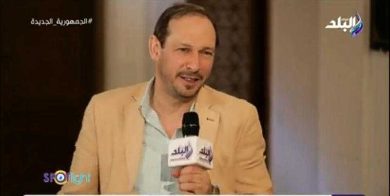 رد قوي من أيمن الشيوي على منتقدي شخصية نابليون بونابرت في سره الباتع