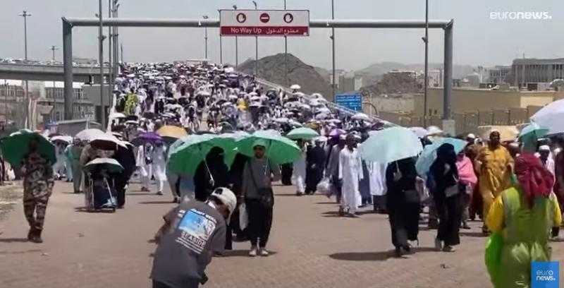 شاهد.. ضيوف الرحمن يبدأون في مغادرة مكة بعد أداء مناسك الحج