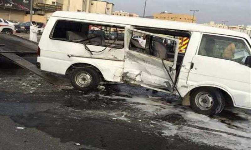 إصابة 6 أشخاص في حادث تصادم ميكروباص وجرار زراعي بطريق أسيوط الغربي