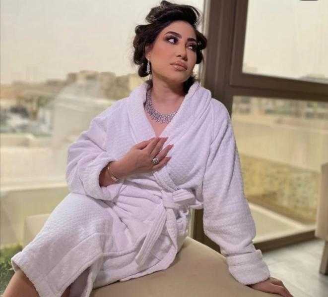 بالصور.. بوسي بإطلالة جريئة في أحدث ظهور لها