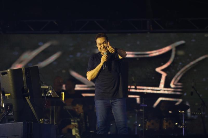 حكيم يشعل حفلات العيد بحضور جماهيري كبير.. صور