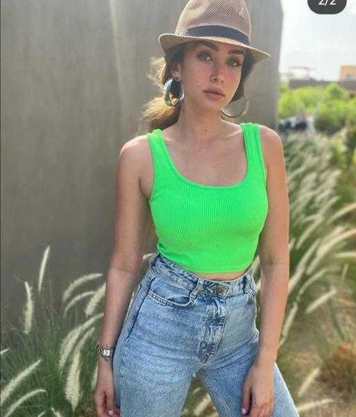 هنا الزاهد تتألق بإطلالة صيفية عبر إنستجرام