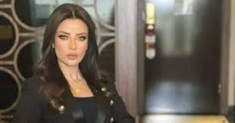 بعد تحويلها للتحقيق.. رضوى الشربيني تحذف بوست «الخروف»