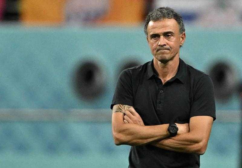 إنريكي يتابع باريس سان جيرمان.. هل اقترب من تدريبه؟