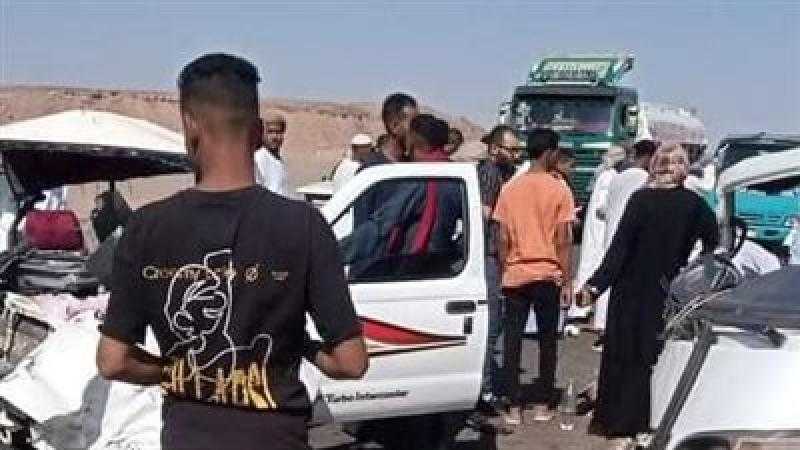 إصابة 5 أشخاص في حادث تصادم سيارتين أعلى الطريق الدائري