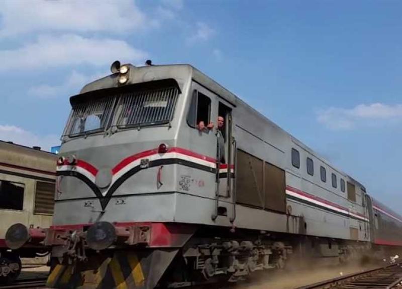 حوله لأشلاء.. مصرع شخص على قضبان مزلقان المتانيا بالعياط