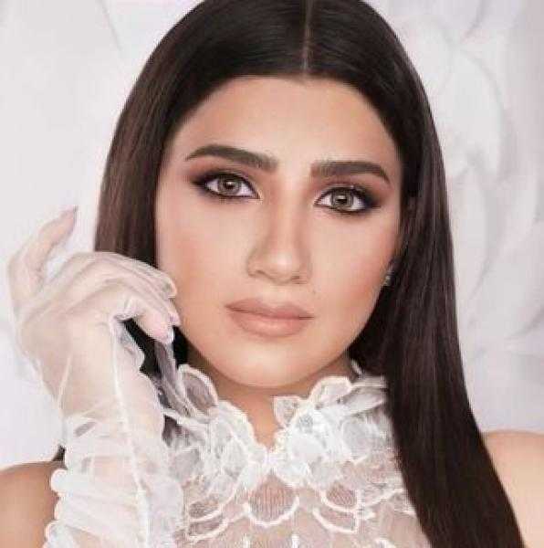 بفستان مشجر.. مي عمر في إطلالة ”وردي” ساحرة