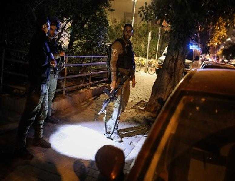 إعلام عبري: منفذ العملية المزدوجة في تل أبيب كان يرتدي الزي العسكري الإسرائيلي