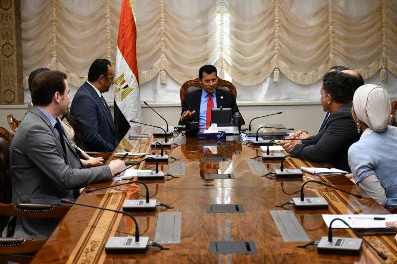 وزير الشباب والرياضة يستقبل منظمي استضافة بيب جوارديولا