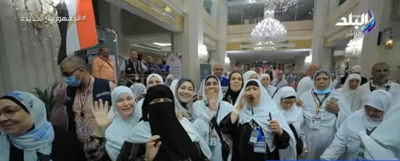 لحظة وصول حجاج القرعة مصر