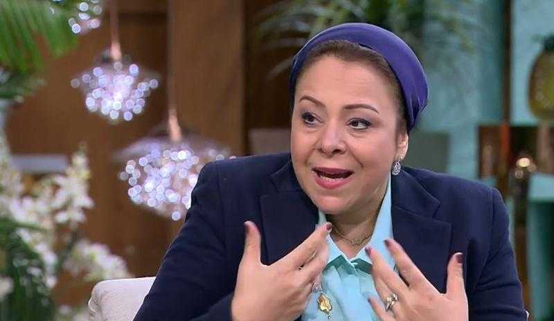 نهاد أبو القمصان عن أسعار الساحل الشمالي: «كوباية الشاي بـ 150 جنيه.. شربتها وأنا بعيط».. فيديو
