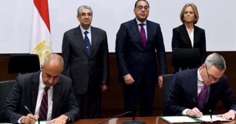 خلال التوقيع