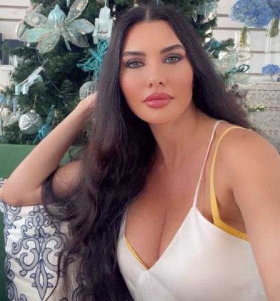 بفستان قصير للغاية.. لاميتا فرنجية تشعل السوشيال ميديا بإطلالة جريئة