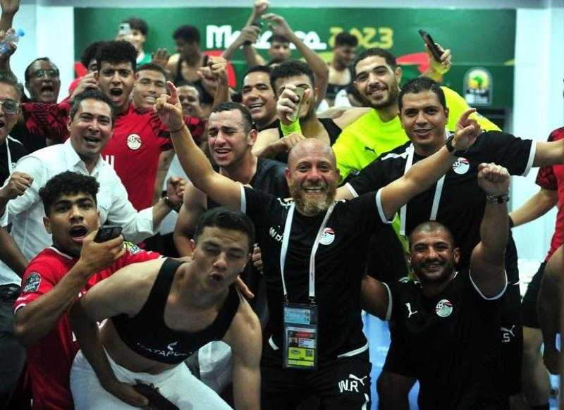 مدرب المنتخب الأولمبي يوجه رسالة للجماهير قبل نهائي أمم إفريقيا
