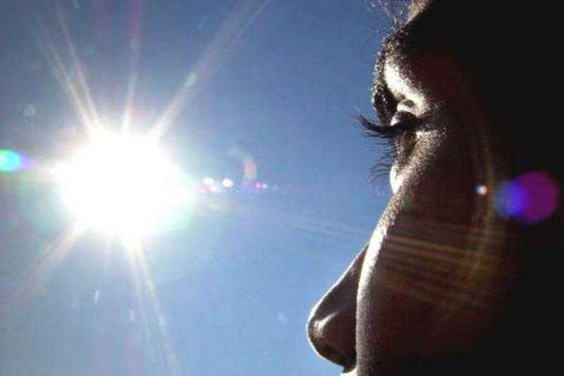 البحوث الفلكية يُحذر المواطنين: «لا تنظروا للشمس بالعين المجردة» - فيديو