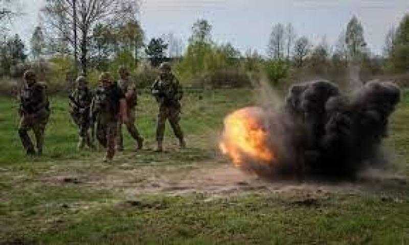 ستقلب موازين الحرب.. أمريكا ترسل أسلحة محرمة دوليًا لـ أوكرانيا