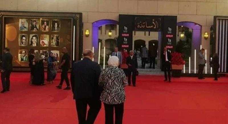 بدء توافد الجمهور على حفل الأساتذة لـ مدحت صالح بالمسرح الكبير