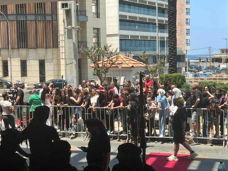 شاهد.. استقبال تاريخي لـ تامر حسني في بيروت