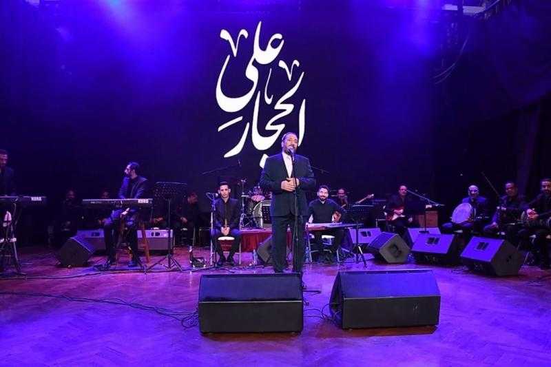 علي الحجار يوجه رسالة لجمهوره على مسرح قاعة إيوارت