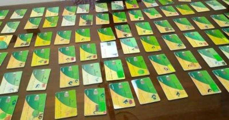 ضبط 710 بطاقات تموينية داخل «توك توك» بالغربية