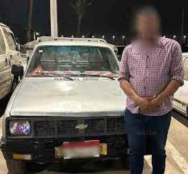 ضبط سائق سيارة ربع نقل لاصطدامه بأكثر من سيارة بسبب القيادة برعونة