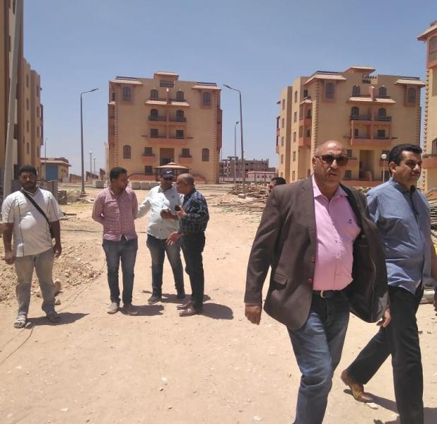 رئيس جهاز أخميم الجديدة يتفقد وحدات المبادرة الرئاسية «سكن كل المصريين»