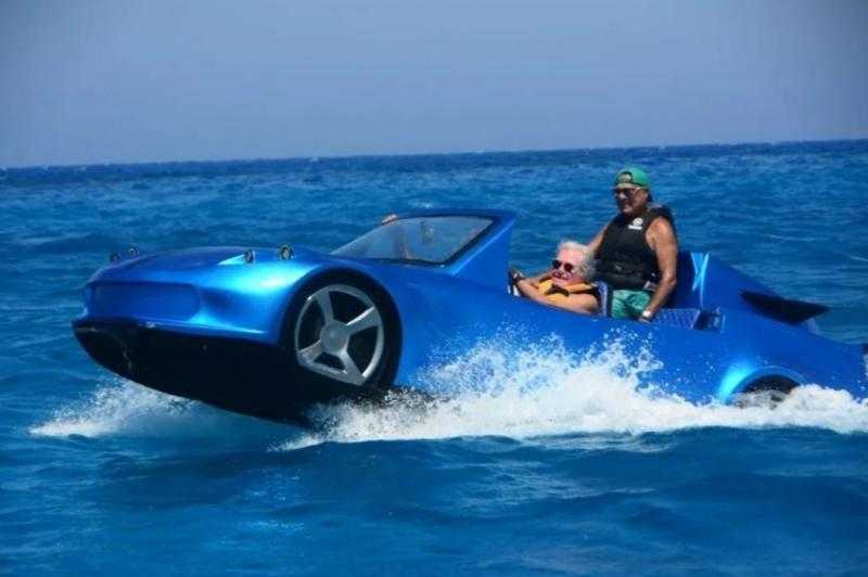 حسين فهمي يستعرض أناقته في أحدث ظهور