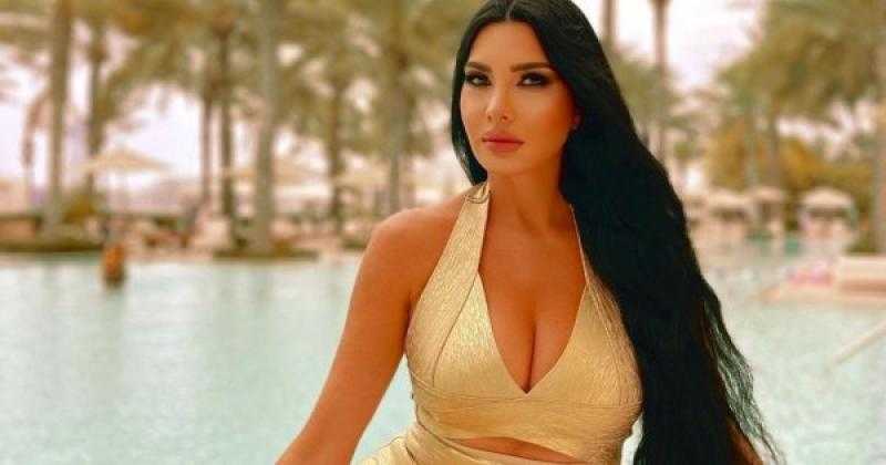 بفستان مكشوف.. إطلالة جريئة للفنانة لاميتا فرنجية