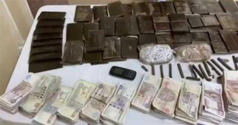 كوكتيل مخدرات.. تجار الكيف فى قبضة رجال الأمن بالقاهرة