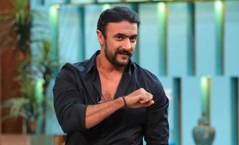 أحمد العوضي يشارك جمهوره بأحدث ظهور له خلال عطلته الصيفية