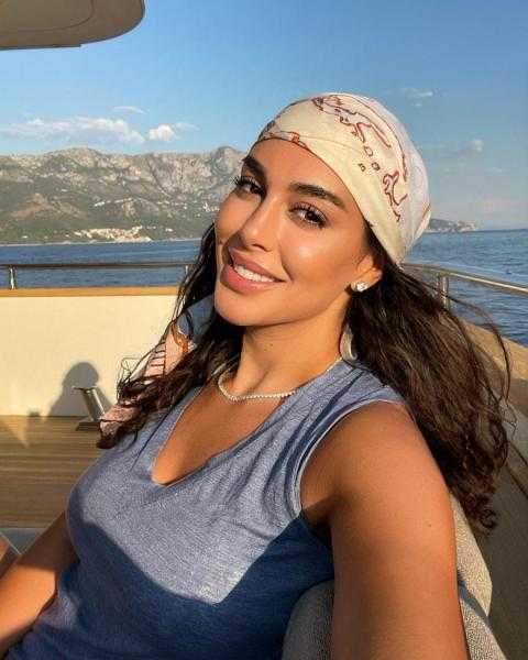 ياسمين صبري تخطف الأنظار بإطلالة جذابة