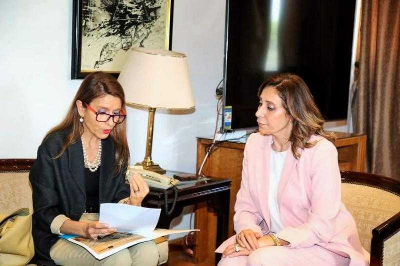 وزيرة الثقافة تلتقي المدير الإقليمي لمكتب اليونسكو بالقاهرة