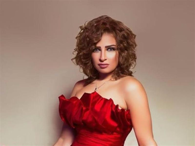 الفنانة منة جلال