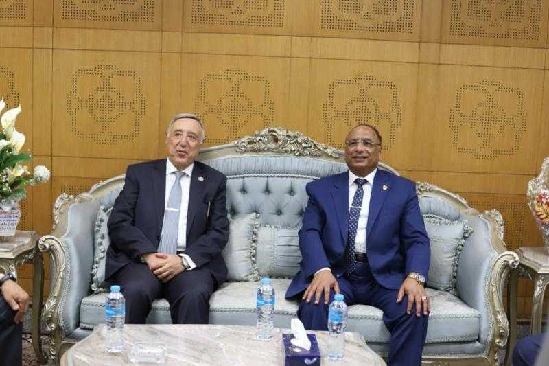 الدستورية العليا تهنئ المستشار مسعد عبد المقصود لتوليه منصب رئيسا لهيئة قضايا الدولة