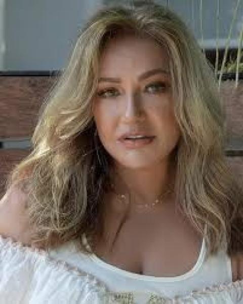 شاهد .. ليلى علوى تعلن الانتهاء من تصوير فيلمها الجديد ”آل شلبي”