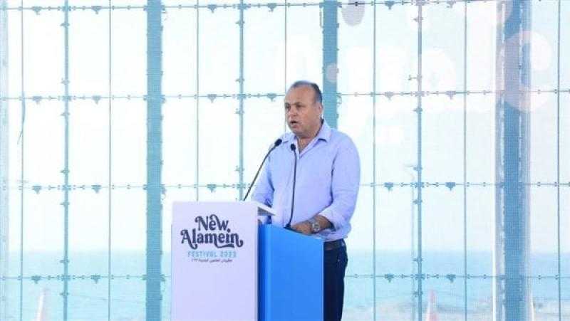 عمرو الفقى: إقامة الحفلات على أكبر مسرح بشاطئ العلمين