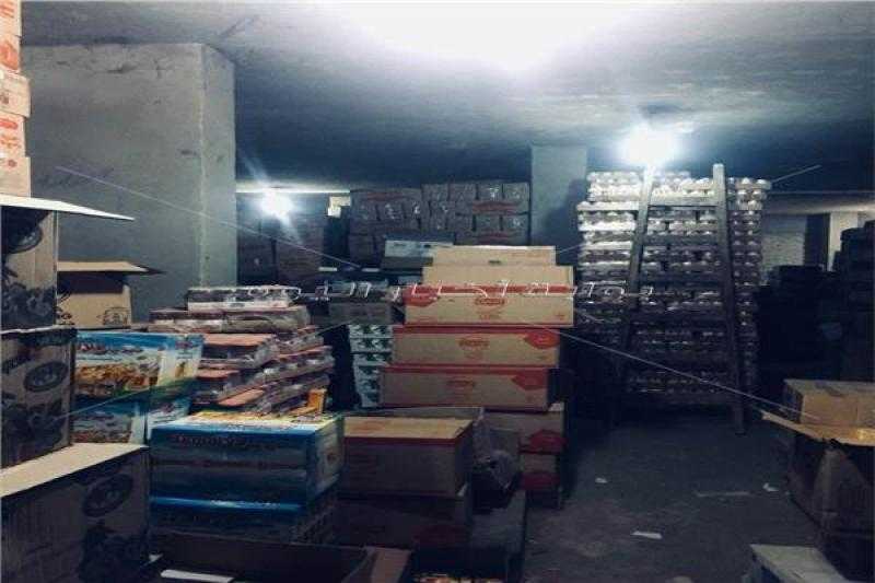 ضبط 6 أطنان مواد كيماوية مجهولة المصدر بمنشأة ناصر