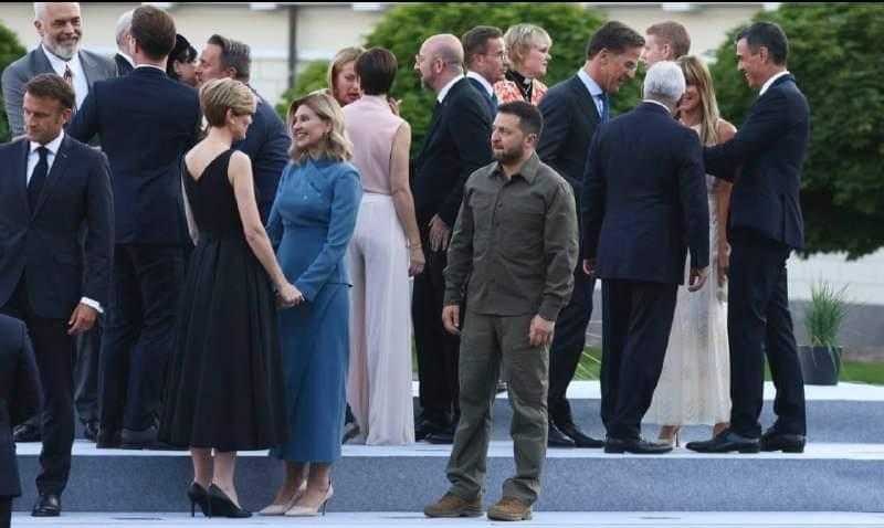 شاهد.. تصرف غريب لـ”زيلينسكي” بسبب تجاهل زعماء الناتو