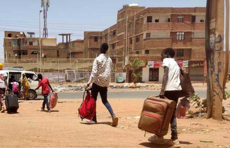 النازحون من السودان