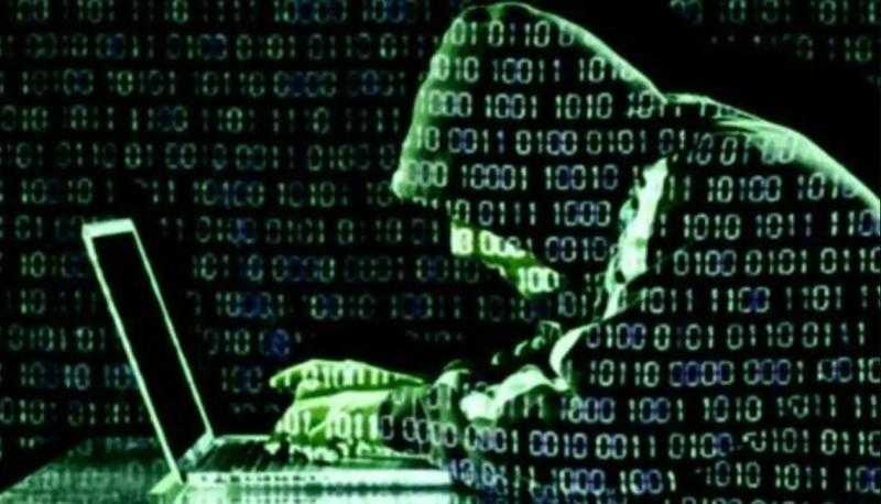 ضبط هاكرز يخترق حسابات فيس بوك ويطلب تحويلات مالية من أصدقائهم