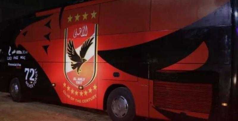 وصول حافلة الأهلي لملعب القاهرة استعدادًا لملاقاة الزمالك