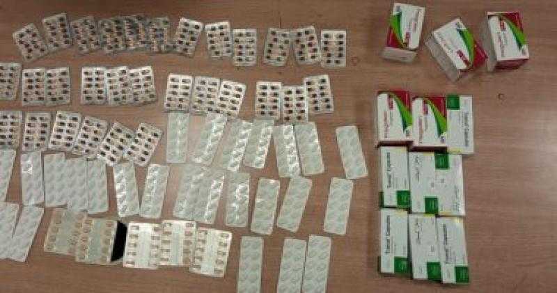 ضبط راكبين بمطار القاهرة بحوزتهما عقاقير مخدرة وماريجوانا