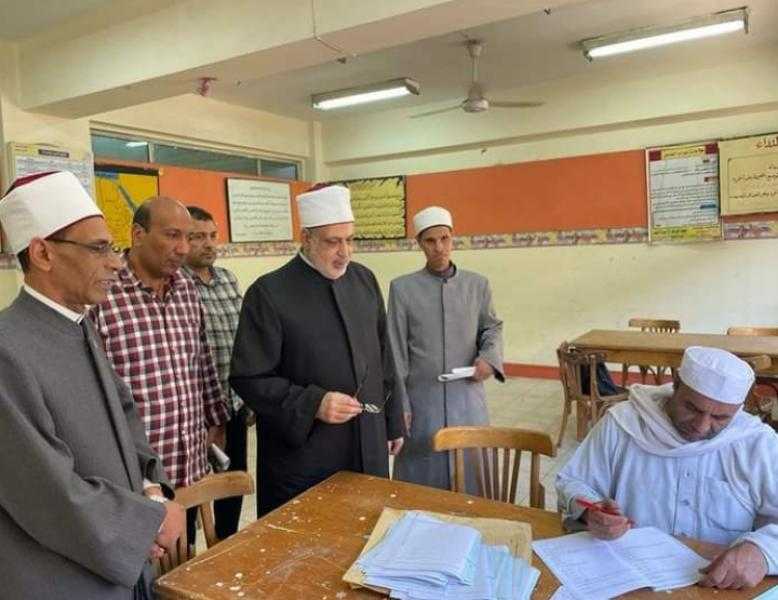 وكيل الأزهر يطمئن الطلاب وأولياء أمورهم من مراكز التصحيح